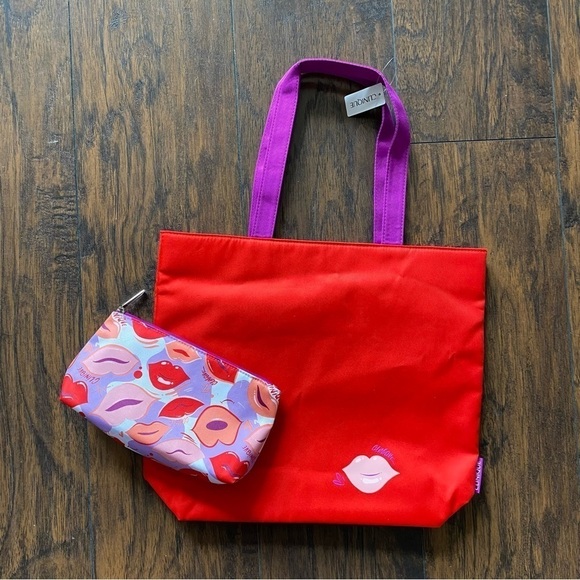 Clinique Tote and Kiss Makeup Bag - Picture 1 of 7